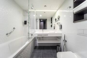 Фото номера Семейный номер Отель Wellton Riverside SPA Hotel г. Рига 5
