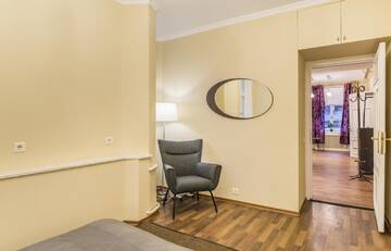Фото Апартаменты Charming spacious 3 bedroom in Old Town г. Рига 5