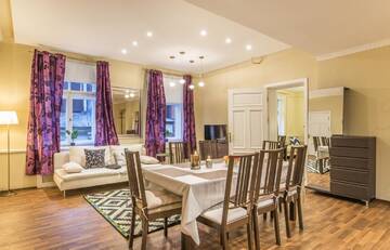 Фото Апартаменты Charming spacious 3 bedroom in Old Town г. Рига 2