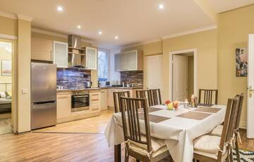 Фото номера Апартаменты Апартаменты Charming spacious 3 bedroom in Old Town г. Рига 23
