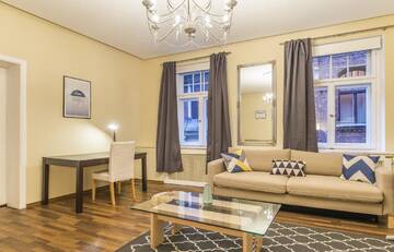 Фото Апартаменты Charming spacious 3 bedroom in Old Town г. Рига 3