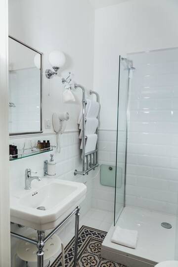 Фото номера Улучшенные апартаменты Апарт-отели Sherlock Art Hotel г. Рига 13
