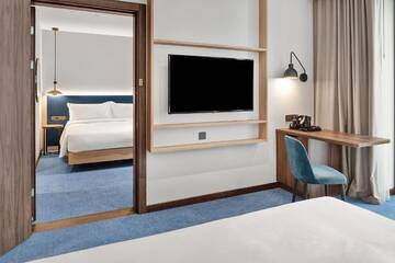 Фото номера Номер с кроватью размера «king-size» Отель Hilton Garden Inn Riga Old Town г. Рига 9