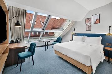 Фото номера Номер с кроватью размера «king-size» Отель Hilton Garden Inn Riga Old Town г. Рига 4