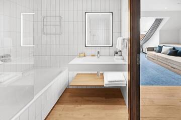 Фото номера Номер Делюкс с видом на город и кроватью размера &quot;king-size&quot; Отель Hilton Garden Inn Riga Old Town г. Рига 3