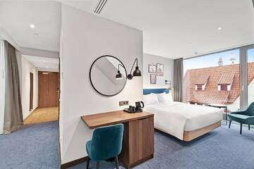 Фото номера Номер Делюкс с видом на город и кроватью размера &quot;king-size&quot; Отель Hilton Garden Inn Riga Old Town г. Рига 4