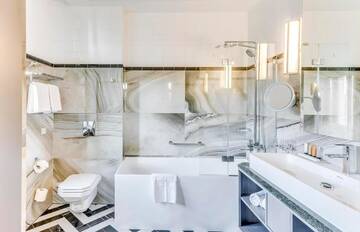 Фото номера Улучшенный двухместный номер с 1 кроватью Отель Grand Poet Hotel and SPA by Semarah г. Рига 5
