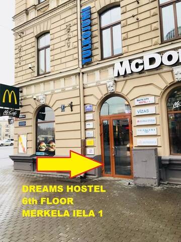 Фото номера Четырехместный номер с общей ванной комнатой Хостелы Dreams Hostel center г. Рига 3
