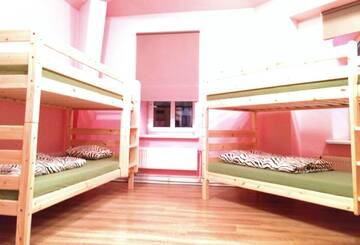 Фото номера Четырехместный номер с общей ванной комнатой Хостелы Dreams Hostel center г. Рига 4