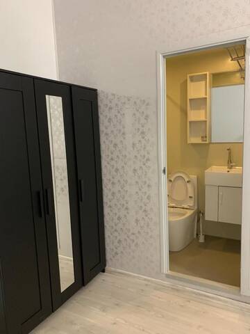 Фото номера Трехместный номер с собственной ванной комнатой Мини-отель Smart Inn г. Рига 8