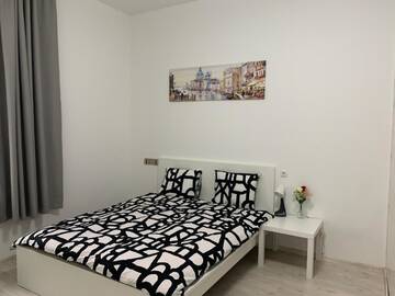 Фото номера Номер с кроватью размера «queen-size» Мини-отель Smart Inn г. Рига 8