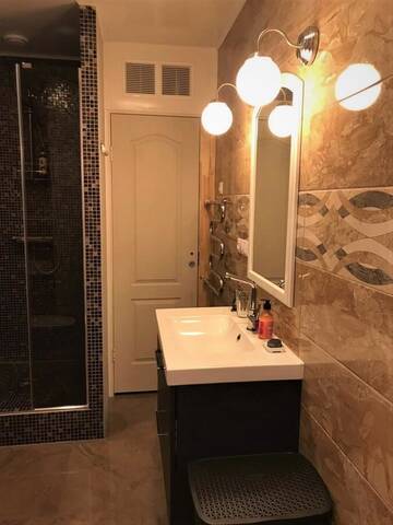 Фото номера Апартаменты с 3 спальнями Апарт-отели Skyline Apartments г. Рига 9