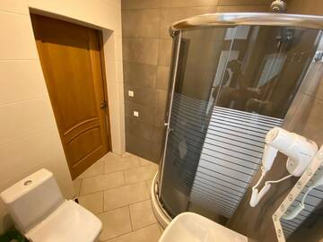 Фото номера Семейный номер с общей ванной комнатой Отель Mini Hotel г. Рига 4