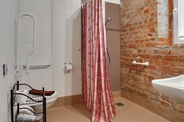 Фото номера Двухместный номер с 2 отдельными кроватями Отель Janne Hotel г. Рига 4