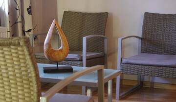 Фото Гостевой дом Svētku Villa 450m 2km from old town г. Рига 5