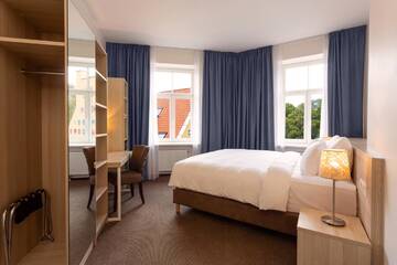 Фото номера Улучшенный угловой номер Отель Radisson Hotel Old Town Riga г. Рига 2
