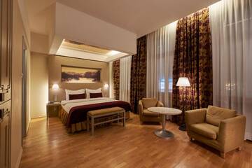 Фото номера Улучшенный двухместный номер с 1 кроватью Отель Opera Hotel г. Рига 10