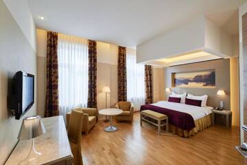 Фото номера Улучшенный двухместный номер с 1 кроватью Отель Opera Hotel г. Рига 6