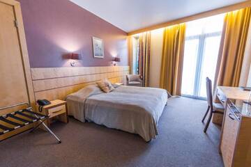 Фото номера Классический двухместный номер с 1 кроватью Отель Royal Square Hotel &amp; Suites г. Рига 2