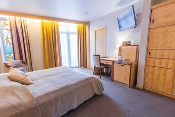 Фото номера Классический двухместный номер с 1 кроватью Отель Royal Square Hotel &amp; Suites г. Рига 3