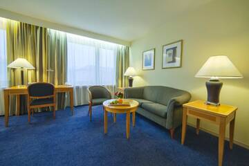 Фото номера Улучшенный номер Отель Radisson Blu Daugava Hotel, Riga г. Рига 2