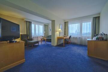 Фото номера Номер «Премиум» с видом на реку и Старый город Отель Radisson Blu Daugava Hotel, Riga г. Рига 5