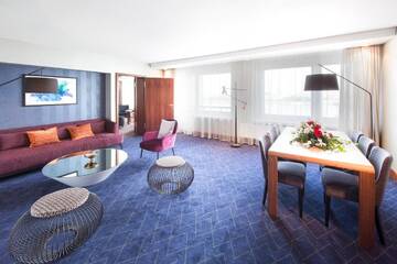 Фото номера Президентский люкс с террасой и видом на реку. Отель Radisson Blu Daugava Hotel, Riga г. Рига 2