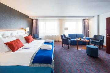 Фото номера Президентский люкс с террасой и видом на реку. Отель Radisson Blu Daugava Hotel, Riga г. Рига 5