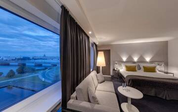 Фото номера Полулюкс с видом на реку и Старый город Отель Radisson Blu Daugava Hotel, Riga г. Рига 12