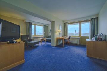 Фото номера Номер «Премиум» с видом на реку и Старый город Отель Radisson Blu Daugava Hotel, Riga г. Рига 3