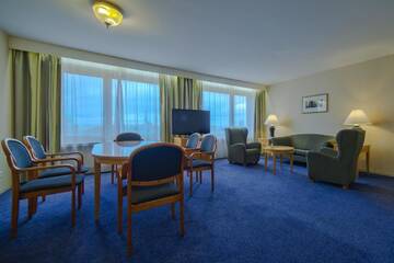 Фото номера Люкс с 2 спальнями и видом на реку и Старый город Отель Radisson Blu Daugava Hotel, Riga г. Рига 4