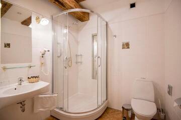 Фото номера Улучшенный двухместный номер с 2 отдельными кроватями Отель Hotel Gutenbergs г. Рига 6