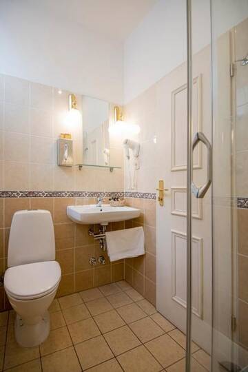 Фото номера Стандартный двухместный номер с 1 кроватью Отель Hotel Gutenbergs г. Рига 7