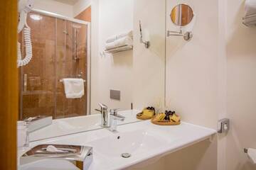 Фото номера Двухместный номер бизнес-класса с 1 кроватью Отель Hotel Gutenbergs г. Рига 7