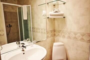 Фото номера Одноместный номер Отель NB Hotel with Free Parking г. Рига 10