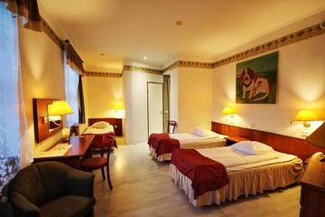 Фото номера Трехместный номер Отель NB Hotel with Free Parking г. Рига 4