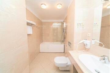 Фото номера Семейный номер (для 2 взрослых и 2 детей) Отель Rixwell Gertrude Hotel г. Рига 6