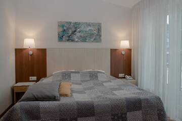 Фото номера Улучшенный двухместный номер с 1 кроватью Отель Hotel Edvards г. Рига 5