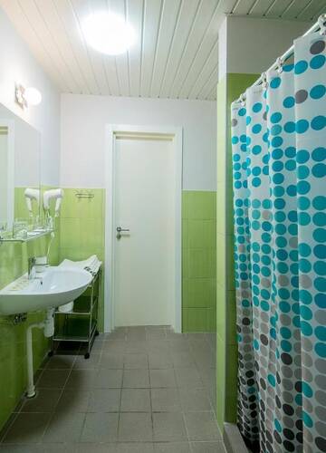 Фото номера Четырехместный номер Отель Hotel Mezaparks г. Рига 3