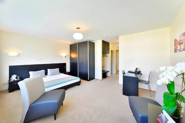 Фото номера Двухместный номер с 1 кроватью Отель Hotel Vantis Riverside view FREE parking г. Рига 2