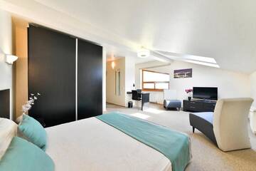 Фото номера Двухместный номер с 1 кроватью и видом на реку Отель Hotel Vantis Riverside view FREE parking г. Рига 4