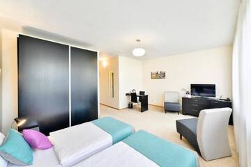 Фото номера Двухместный номер с 2 отдельными кроватями Отель Hotel Vantis Riverside view FREE parking г. Рига 3