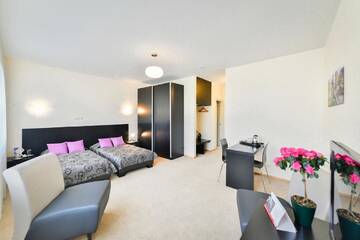 Фото номера Двухместный номер с 2 отдельными кроватями Отель Hotel Vantis Riverside view FREE parking г. Рига 8