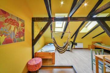 Фото номера Четырехместный номер с общей ванной комнатой Хостелы Central Hostel г. Рига 2