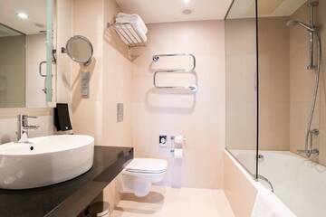 Фото номера Улучшенный номер Отель Radisson Blu Elizabete Hotel, Riga г. Рига 5
