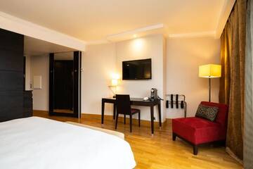 Фото номера Номер «Премиум» с видом на парк Отель Radisson Blu Elizabete Hotel, Riga г. Рига 13