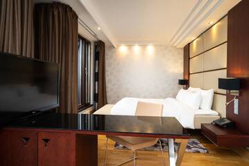 Фото номера Полулюкс с панорамным видом Отель Radisson Blu Elizabete Hotel, Riga г. Рига 3