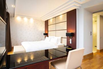 Фото номера Полулюкс с панорамным видом Отель Radisson Blu Elizabete Hotel, Riga г. Рига 5