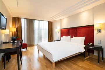 Фото номера Улучшенный номер Отель Radisson Blu Elizabete Hotel, Riga г. Рига 3