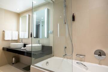 Фото номера Полулюкс с панорамным видом Отель Radisson Blu Elizabete Hotel, Riga г. Рига 7